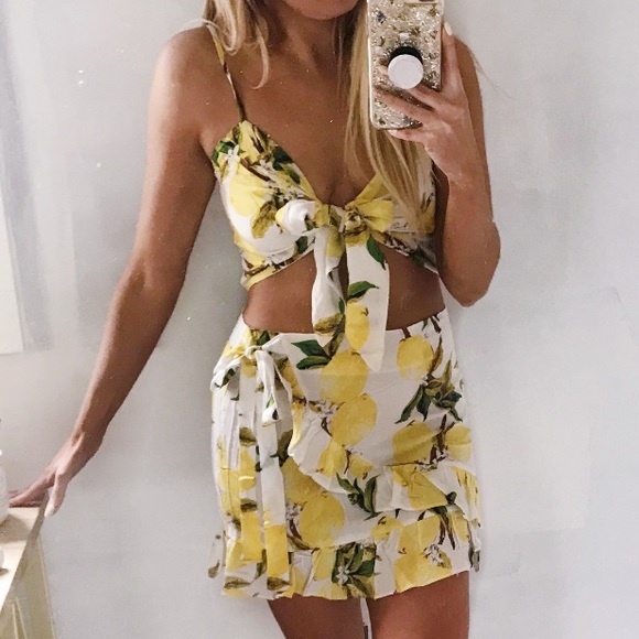 Lemon two piece - Picture 4 of 5